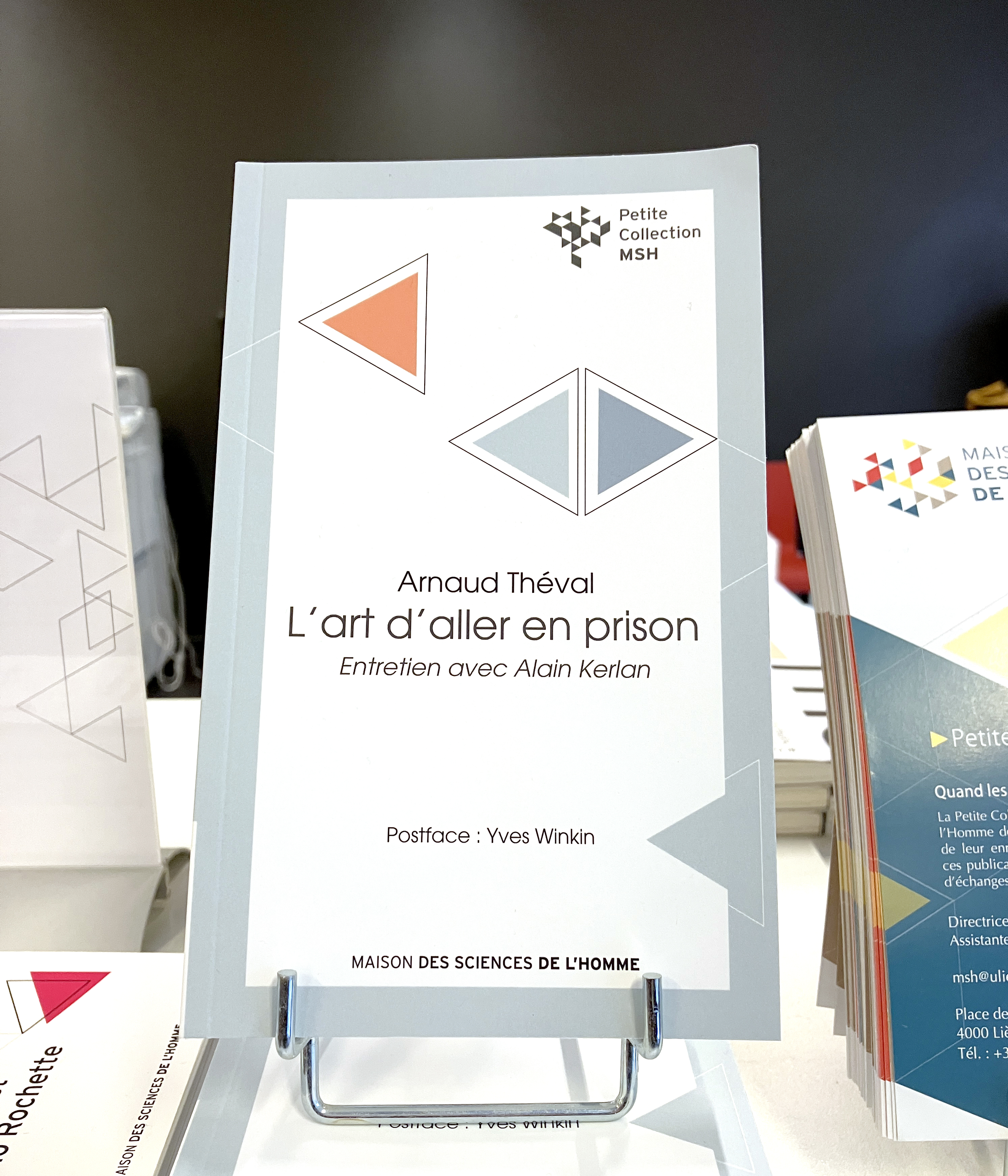 Arnaud Théval "L'art d'aller en prison" manifeste (2024), entretien avec Alain Kerlan (philosophe) Presses Universitaires de Liège.
