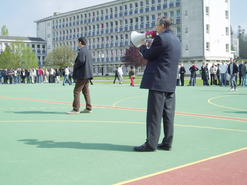 Photo de classe (2005) Rencontre nationale Art/Travail au Musée des arts et métiers, Paris.