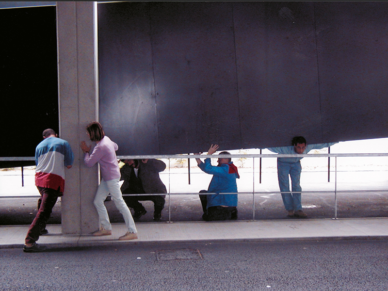 Hostiles (2003) art et psychiatrie, workshop sur les peurs urbaines.