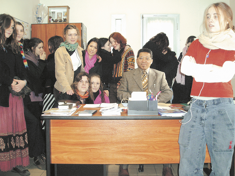 Photo de classes, par affinités (2005), format 200 x 268 cm, avec des lycéens du lycée Douanier Rousseau à Laval.