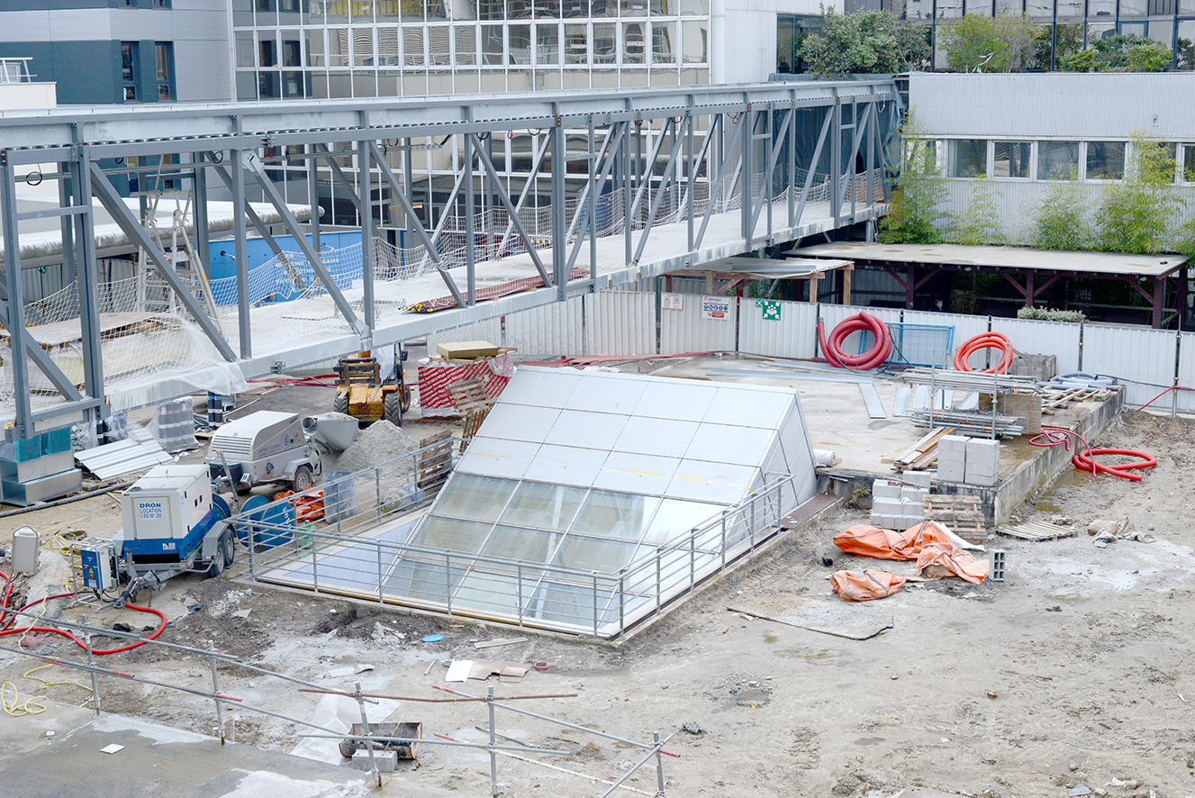 Arnaud Théval et CANCAN (2018) document le chantier de Bergonié, un hôpital en centre ville.