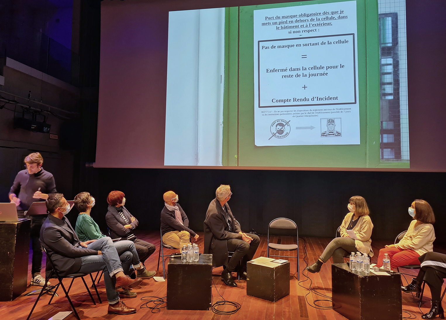 Arnaud Théval Introduction à la table ronde (extrait) Se frayer un chemin entre (2021) pièce présentée dans l'exposition Dedans-dehors