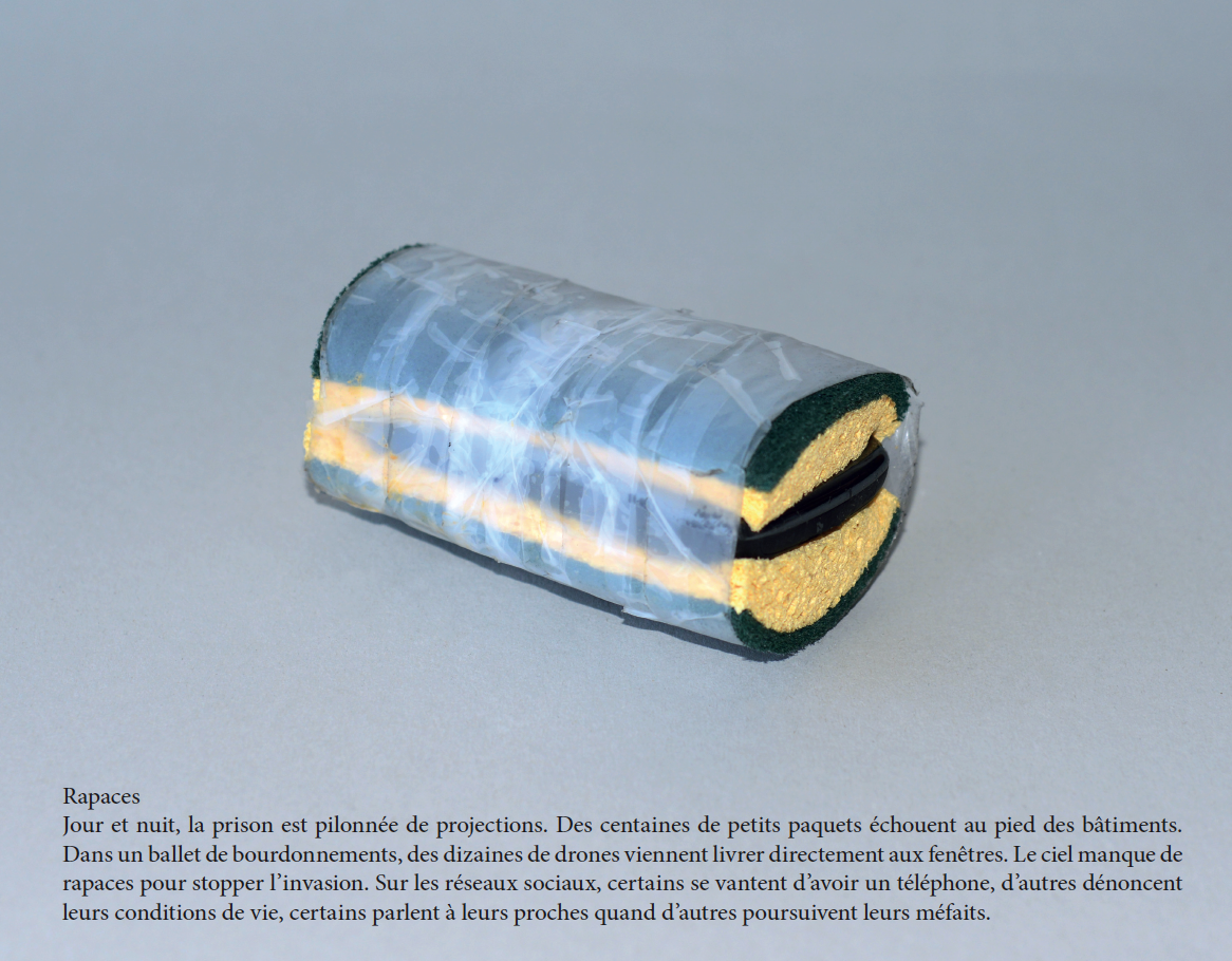 Arnaud Théval "Objets saisis, objets de récits" (2024) format 40 x 50 cm.