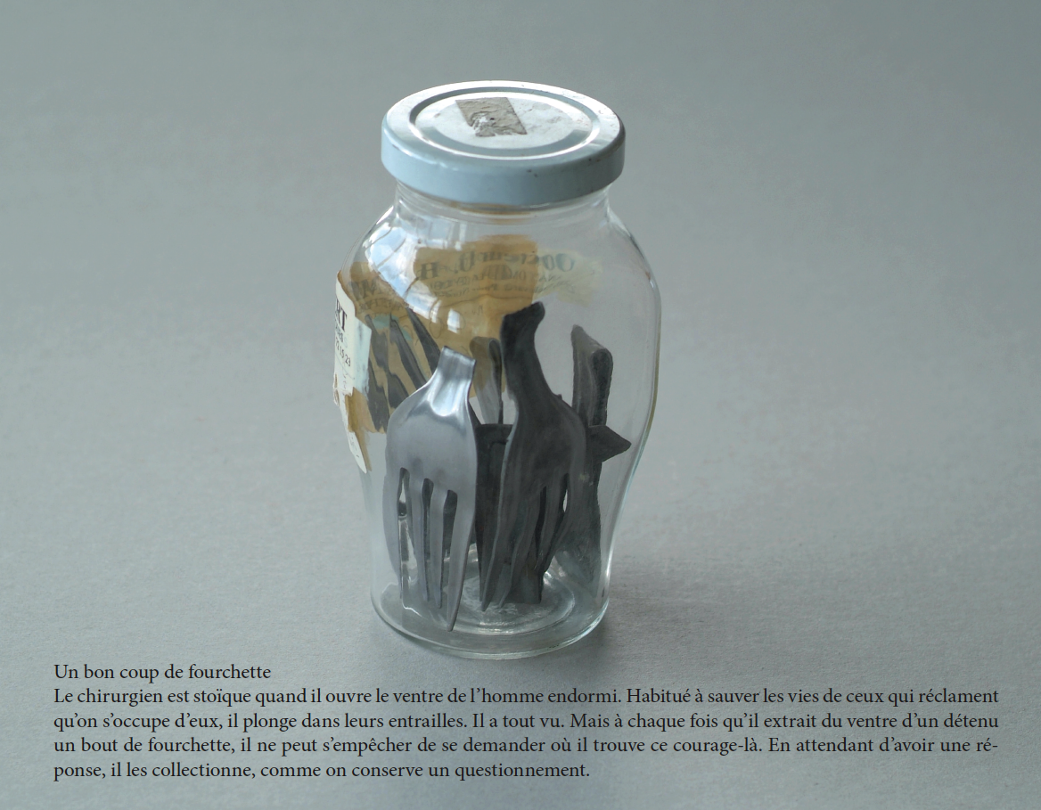 Arnaud Théval "Objets saisis, objets de récits" (2024) format 40 x 50 cm.