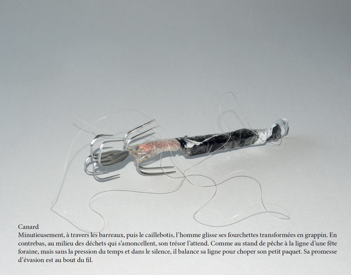 Arnaud Théval "Objets saisis, objets de récits" (2024) format 40 x 50 cm.