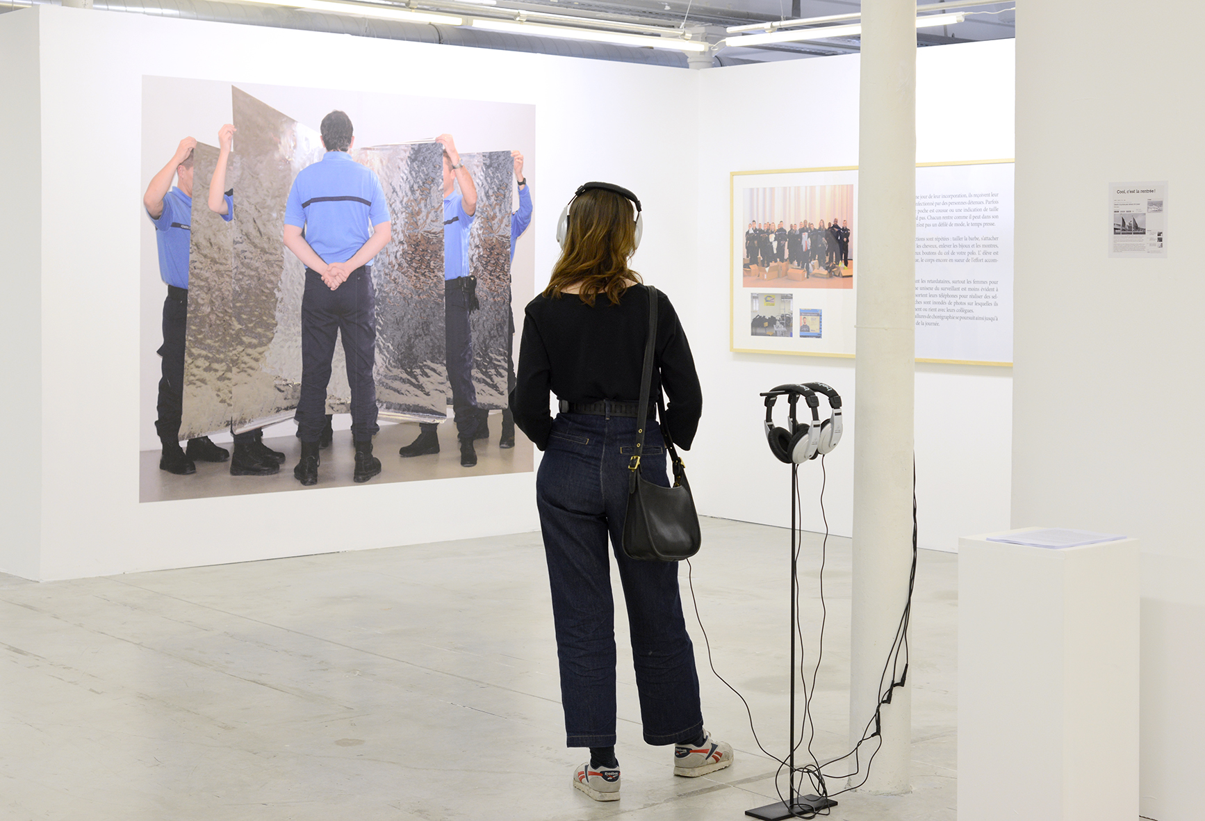 Arnaud Théval La ronde des œilletons (2019) 19,55 x 18 cm, tirage photo et pièce sonore (5’25 minutes) réalisée avec Pauline Boyer, texte lu par Vincent Théval.