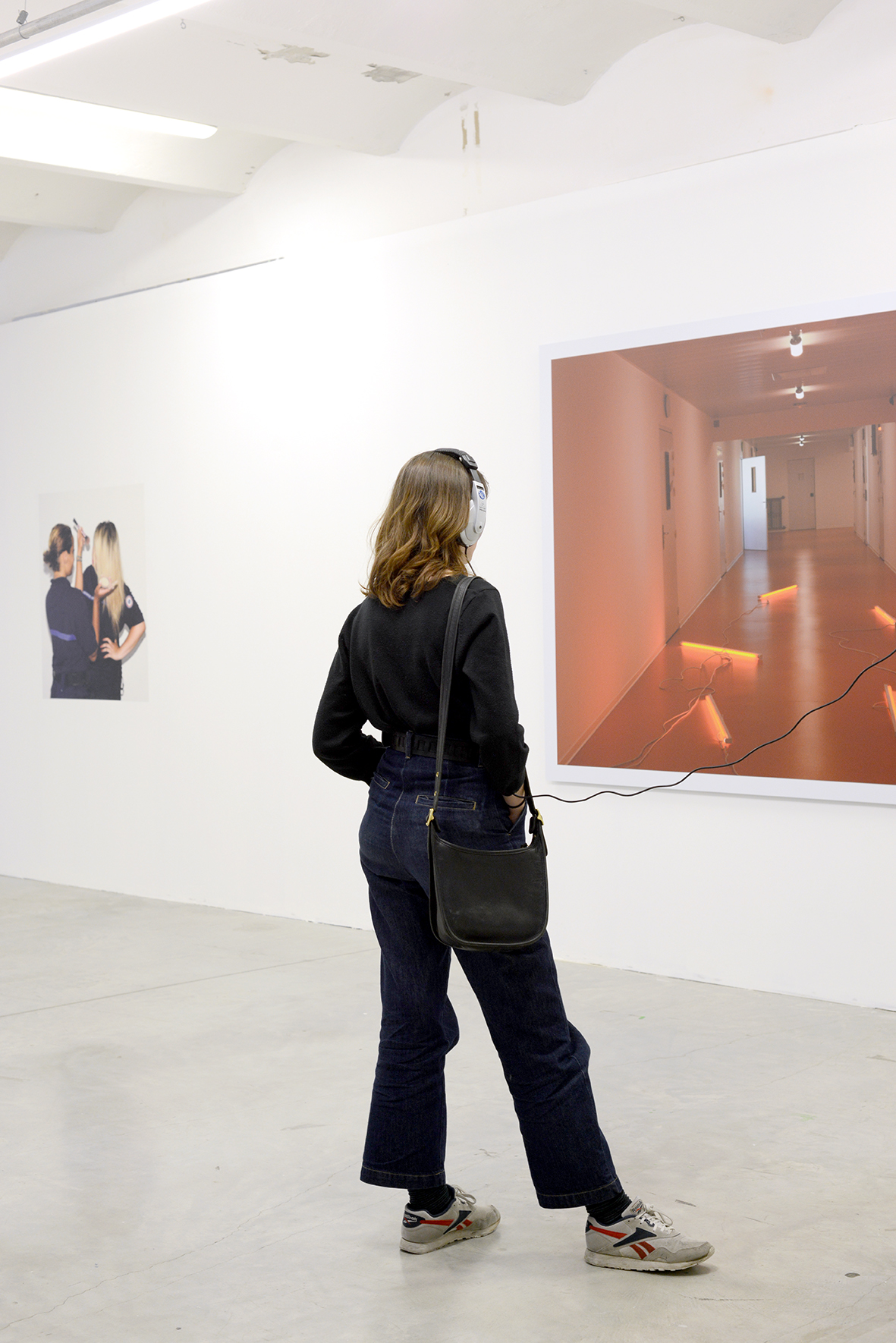 Arnaud Théval L’écran (2019) 160 x 234 cm tirage photo sur dibon et texte. Création sonore Pauline Boyer et récit lu par Vincent Théval.