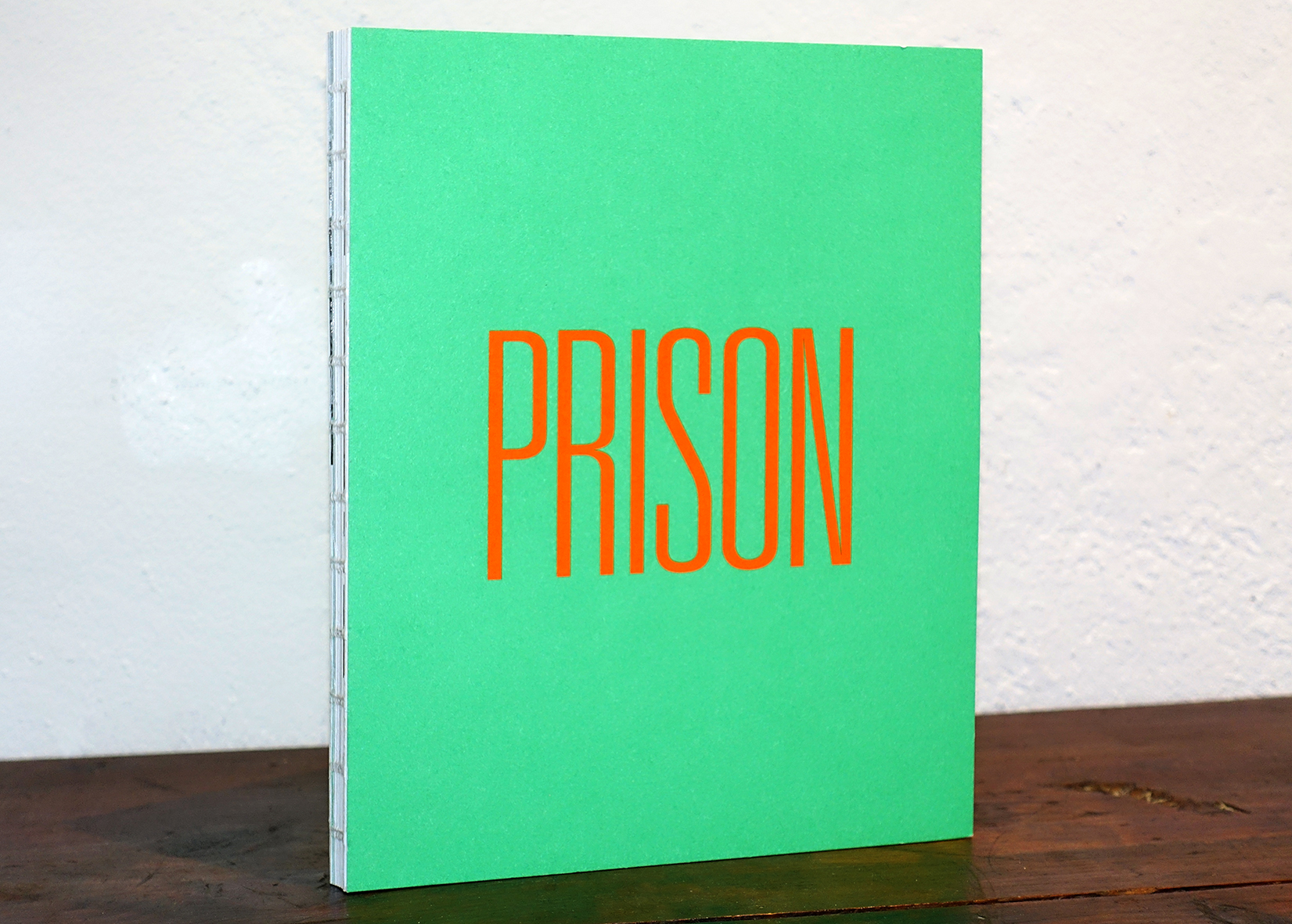Prison (2019) catalogue de l'exposition au Musée des Confluences, Lyon.