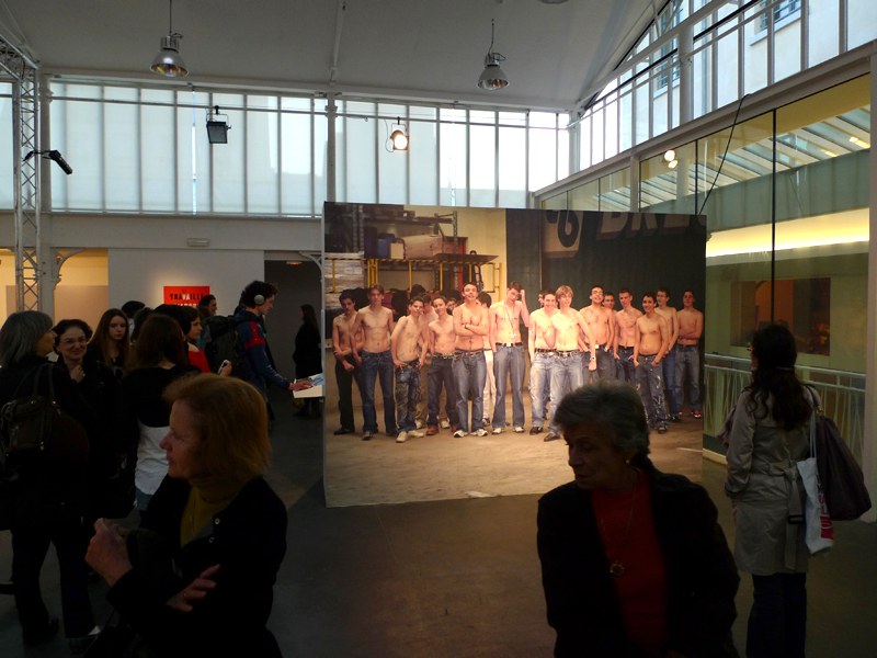Moi le groupe, sous la peau (2012) vue de l'exposition Au bouot ! Paris