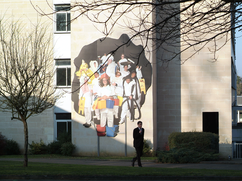 Moi le groupe, la marque noire (2009) format 612 x 490 cm, avec les lycéens de seconde Hygiène environnement du lycée professionnel Funay Hélène Boucher au Mans.