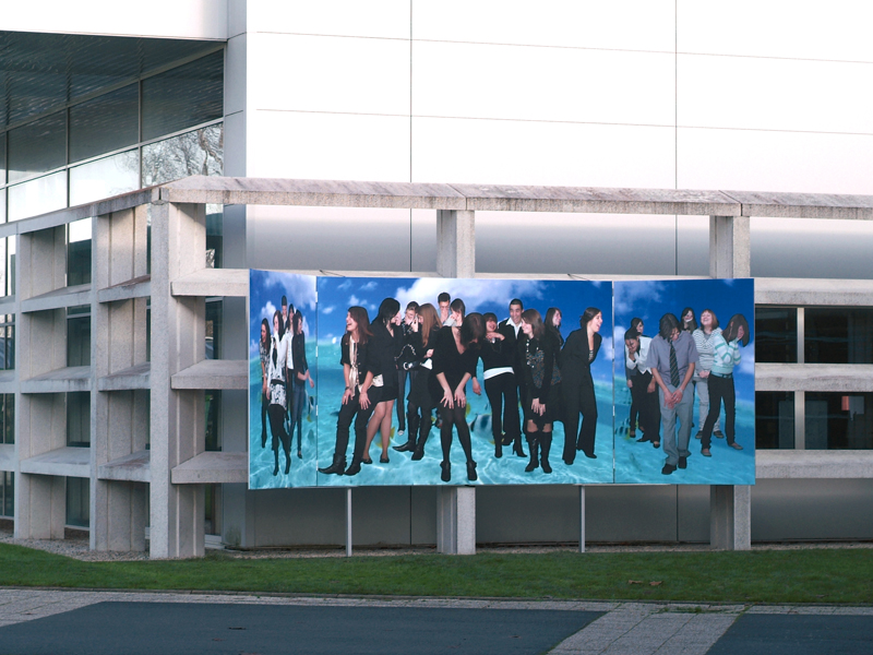 Moi le groupe, retiens-moi (2009) trois format 250 x 180 cm, 250 x 388 cm, 250 x 180 cm, avec les élèves de de seconde bac pro Secrétariat et comptabilité du lycée Polyvalent Jean Monnet aux Herbiers. (détail)
