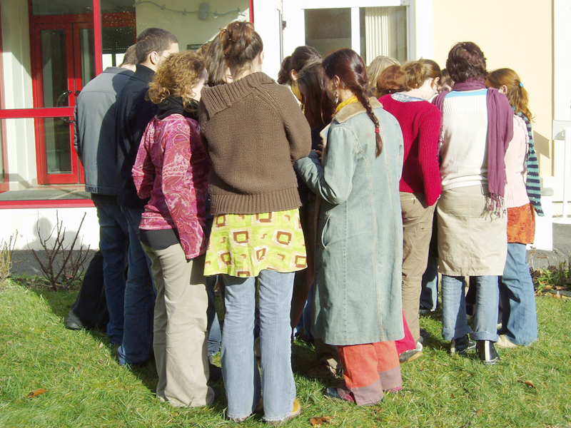 Photo de classe, un léger flottement (2005), format 240 x 308 cm avec des lycéens du lycée Renoir à Angers.