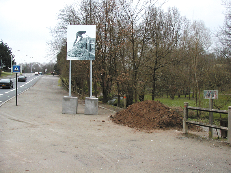 Théval Sous le soleil, tas de terre (2002)