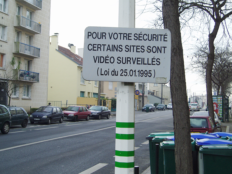 Sous le soleil (2002), document.