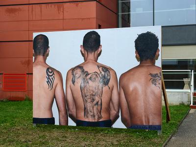 Theval surveillants tatouages